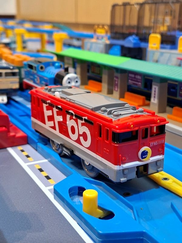 照片是 Plarail 紅色的EF65 1118號機 照片是 Plarail 紅色的EF65 1118號機