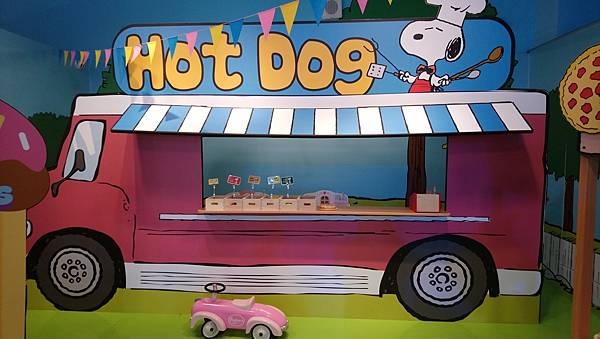 SNOOPY PLAY CENTER