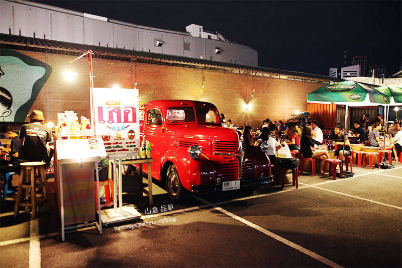 曼谷火車夜市拉差達_露天酒吧 1_IMG_5420.jpg