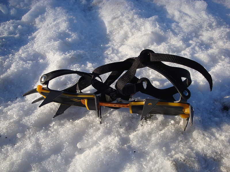 800px-Strap-on_crampon.jpg 800px-Strap-on_crampon.jpg