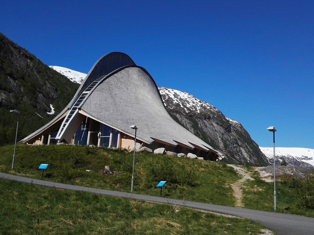 Breheim Center_Jostedalsbreen_Norway_BHsiung2016.jpg Breheim Center_Jostedalsbreen_Norway_BHsiung2016.jpg