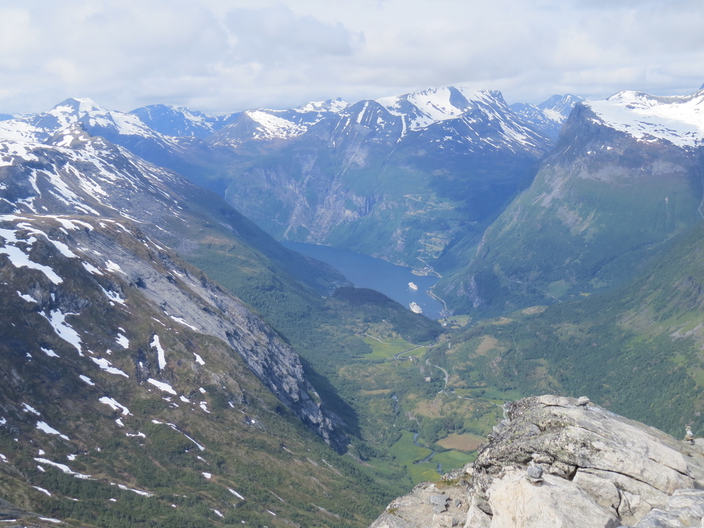 Dalsnibba_Geirangerfjord_BHsiung2016 (3).jpg Dalsnibba_Geirangerfjord_BHsiung2016 (3).jpg