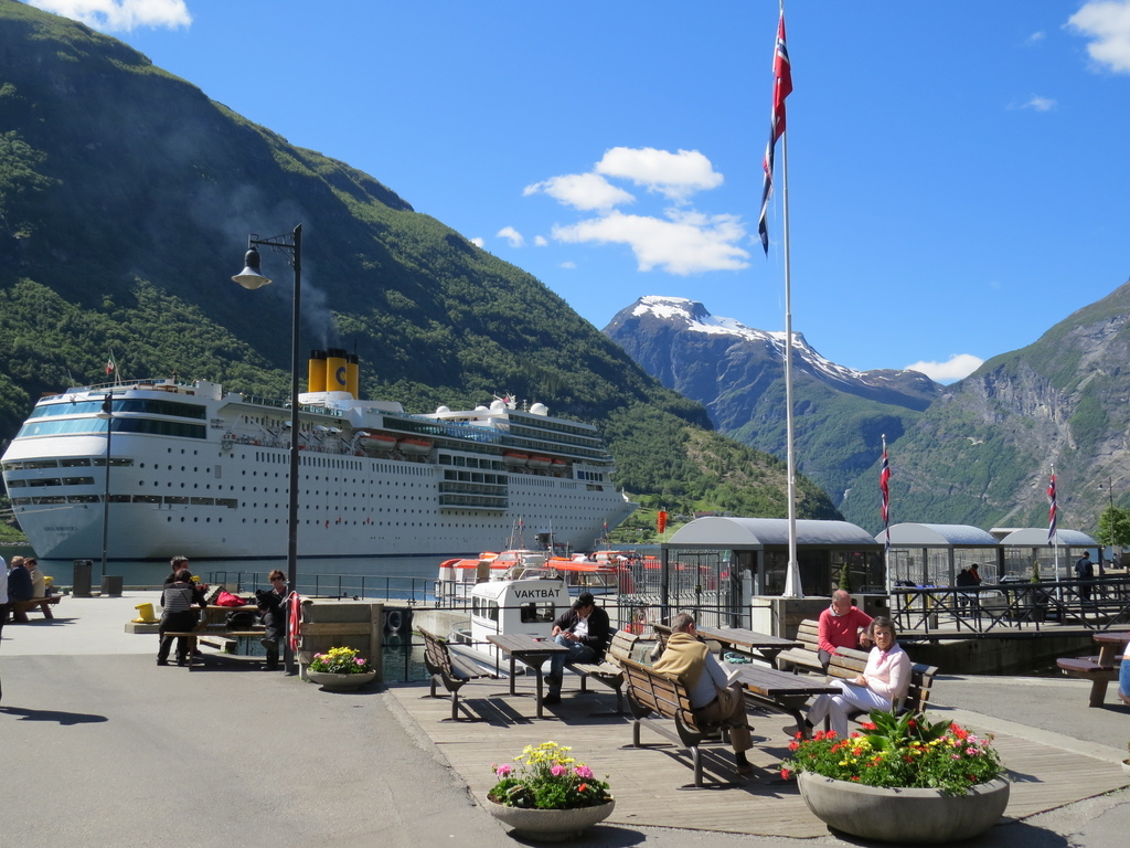 Geiranger_Norway_BHsiung2016 (3).jpg Geiranger_Norway_BHsiung2016 (3).jpg