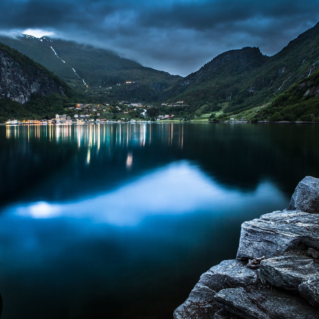Geiranger-At-Night-ipad-air.jpg Geiranger-At-Night-ipad-air.jpg