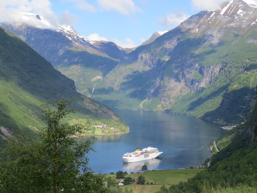 Geiranger_Norway_BHsiung2016.jpg