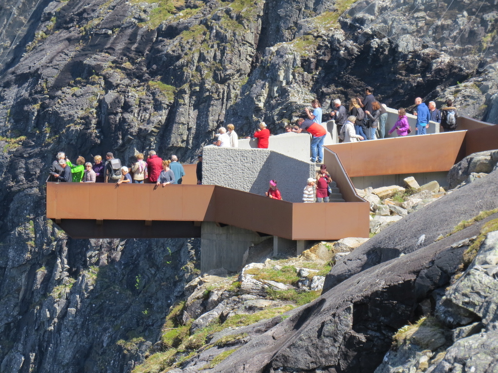 Trollstigen Foothill Viewpoint_Norway_BHsiung2016.jpg Trollstigen Foothill Viewpoint_Norway_BHsiung2016.jpg