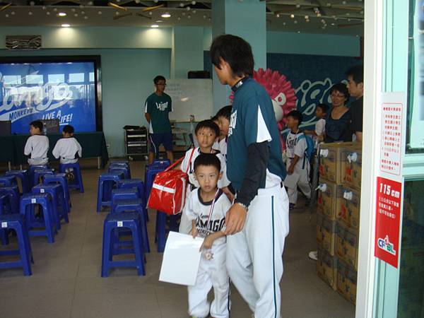 依依不捨回家去 (3).JPG