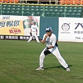 黑熊vs浣熊 (16).JPG