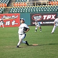 黑熊vs浣熊 (13).JPG