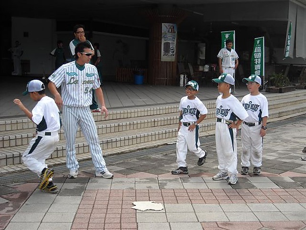 雁風哥哥來教跑壘囉-棕熊 (13).jpg