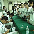 教球球星來簽名 (78).JPG