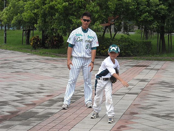 建宏哥哥來教投手囉-黑熊 (3).jpg