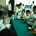 1黑熊隊來給民諺哥哥和建宏哥哥簽名 (6).jpg