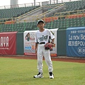 08.03大熊-看我把你接殺出局 (6).jpg