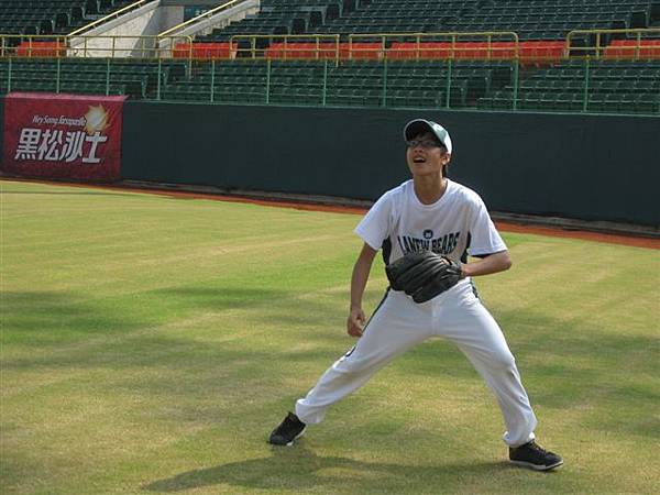 棕熊-外野飛球不漏接 (8).JPG