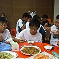 5棕熊 - 享用美味餐點 (2).JPG