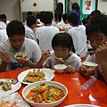5棕熊 - 享用美味餐點 (3).JPG