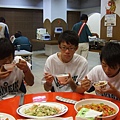 5棕熊 - 享用美味餐點 (6).JPG