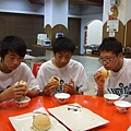 5棕熊 - 享用美味餐點 (11).JPG