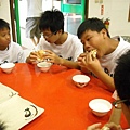 6小熊 - 享用美用餐點 (4).jpg