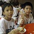 浣熊寶寶在吃飯囉 (11).JPG