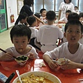 浣熊寶寶在吃飯囉 (15).JPG