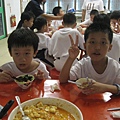 浣熊寶寶在吃飯囉 (16).JPG