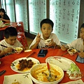 黑熊寶寶在吃飯囉 (3).JPG