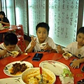 黑熊寶寶在吃飯囉 (4).JPG