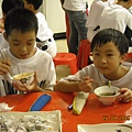 黑熊寶寶在吃飯囉 (14).JPG