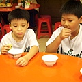 貓熊寶寶在吃飯囉 (1).JPG