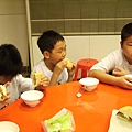 貓熊寶寶在吃飯囉 (13).JPG