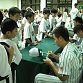 球員哥哥來簽名-黑熊 (2).jpg