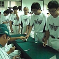 開訓-浣熊球星簽名 (13).jpg