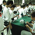 球員哥哥來簽名-貓熊 (1).jpg