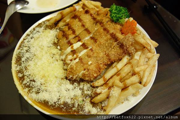 泥火山起司豬排咖哩飯