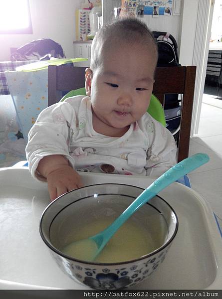 等候吃副食品 等候吃副食品