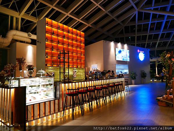 「LUMIERE 美‧食光」餐酒館夜景