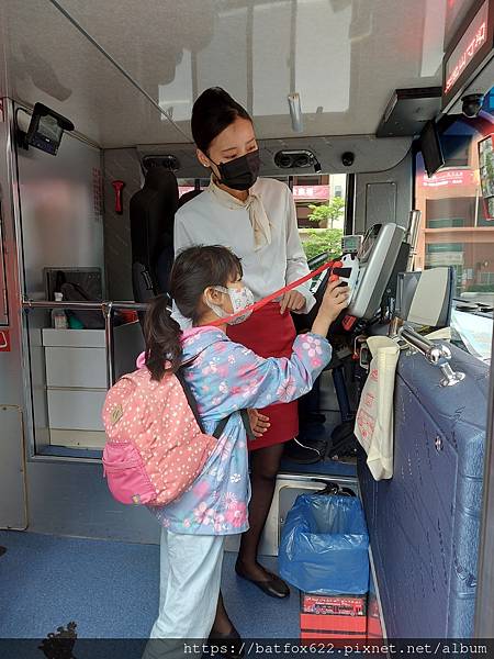 台北雙層觀光巴士上車刷卡