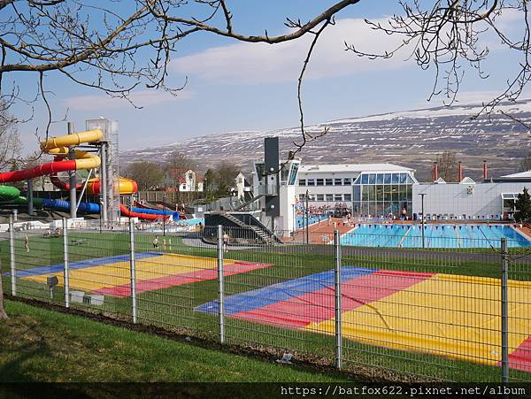 阿克雷里游泳池