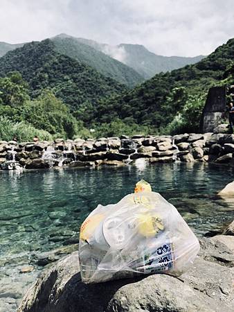 水源地垃圾.jpg 水源地垃圾.jpg