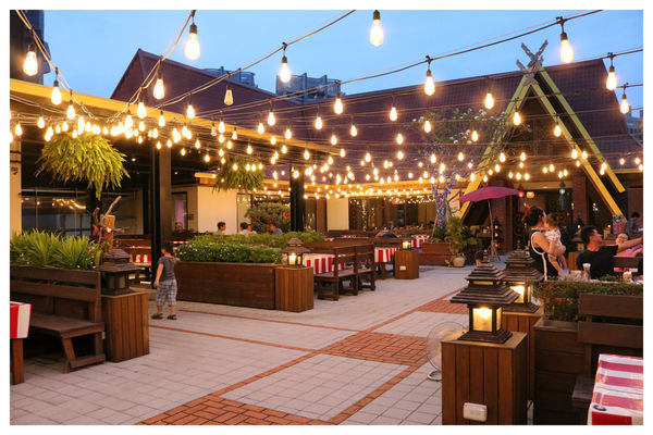 白天、晚上景色不一樣!美美噠~台中南屯/湄南河泰式庭園餐廳,好吃的泰式料理、泰國菜推薦!