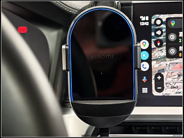 小米50W無線充電車架開箱使用分享(非PRO版 , 有增高墊 , 適合大鏡頭手機 , VIVO三星可參考)