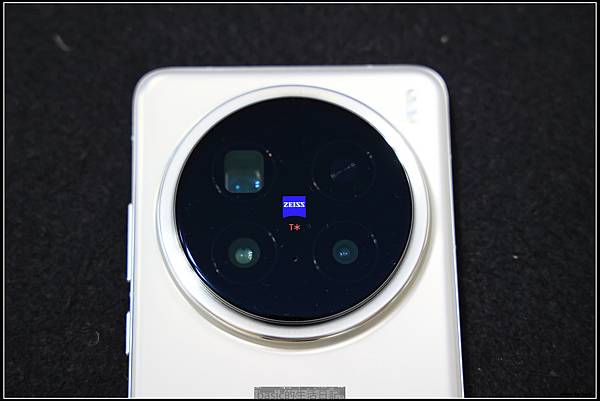 跟大家分享VIVO X200 PRO的螢幕保護貼辛酸血淚史……