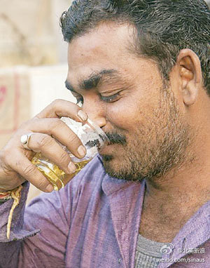 印度最潮「生飲牛尿」 傳可治百病