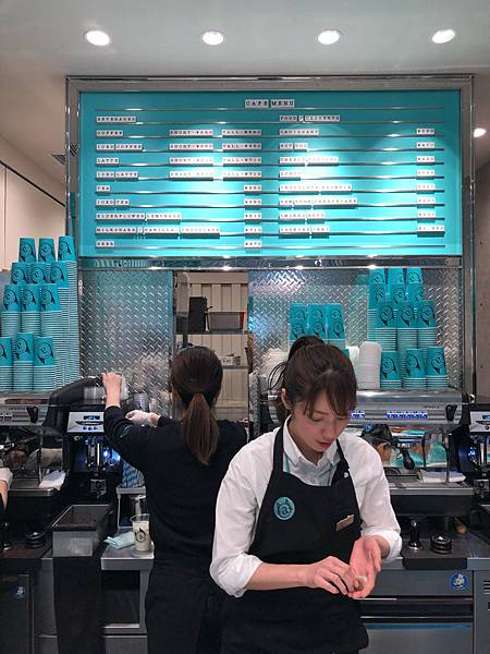 Tiffany coffee 東京自由行 三層樓貓咪圖案台灣