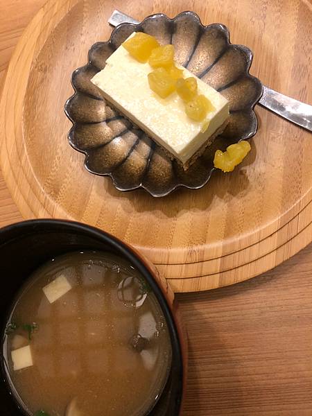 初魚鮨(ㄑ一ˊ) 初體驗～日式鐵板燒初魚日式美食 生魚片美食
