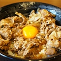 台北美食推薦-超多牛肉的美式新丼＂新丼創意丼飯專賣＂（近中山捷運站）