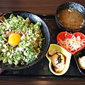 台北美食推薦-超多牛肉的美式新丼＂新丼創意丼飯專賣＂（近中山捷運站）