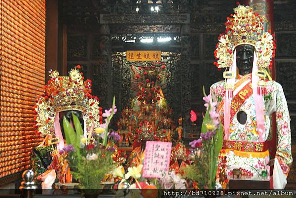 大天后宮正殿虎邊神龕，奉祀：註生娘娘